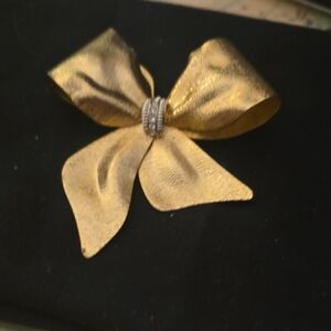 Elegant Gold Bow Brooch